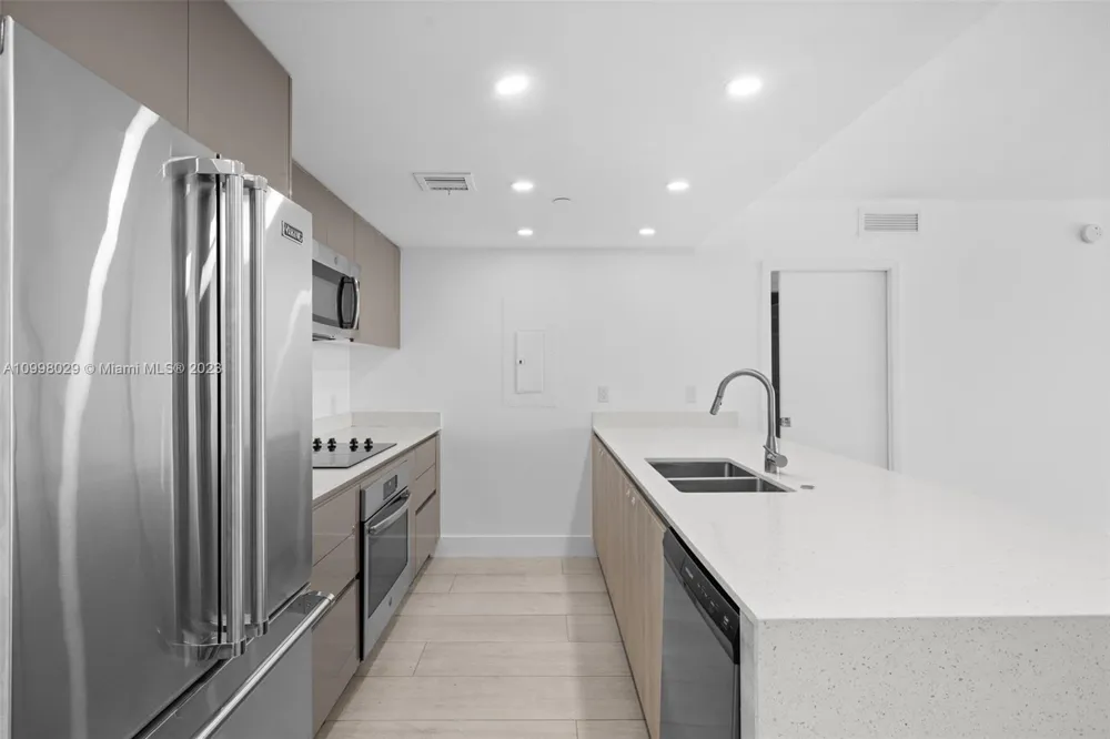13800 Highland Dr #504 North Miami Beach, FL 33181