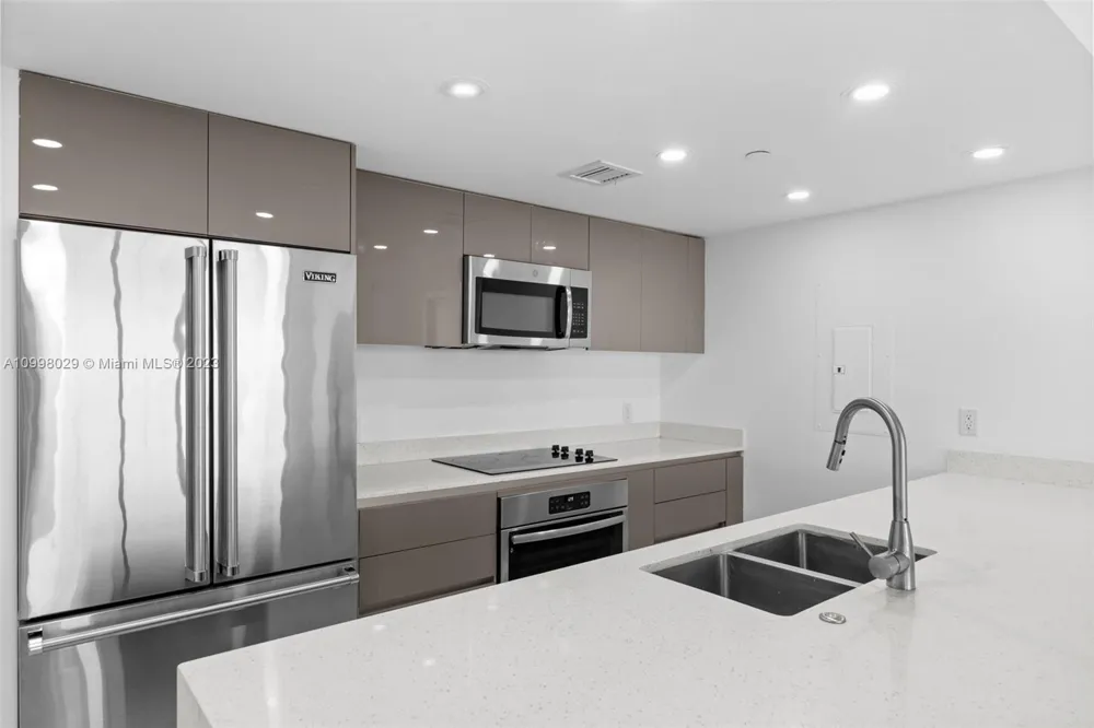 13800 Highland Dr #504 North Miami Beach, FL 33181