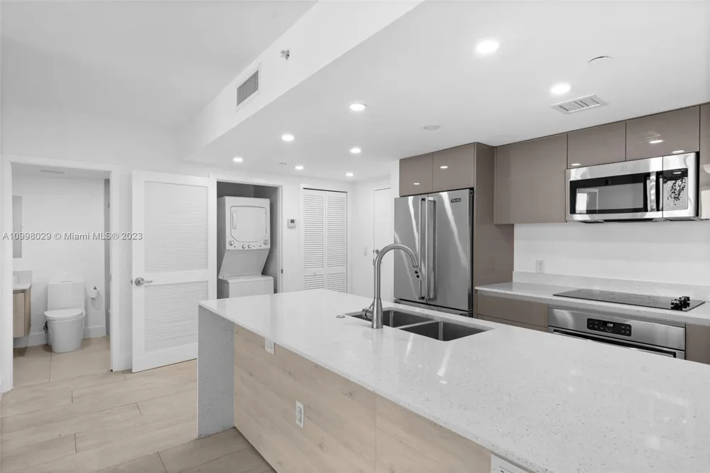 13800 Highland Dr #504 North Miami Beach, FL 33181