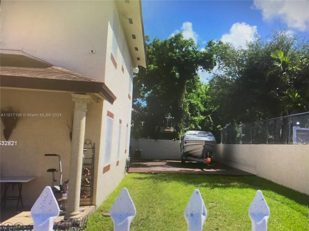160 NW 27th St Miami, FL 33127