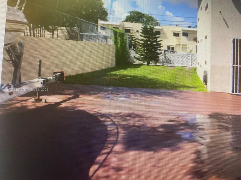 160 NW 27th St Miami, FL 33127