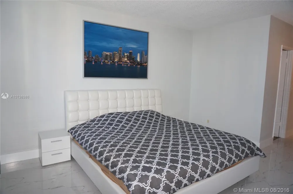 19370 COLLINS AV SEASONAL #1417 Sunny Isles Beach, FL 33160