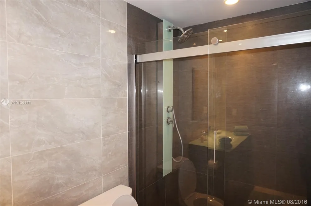 19370 COLLINS AV SEASONAL #1417 Sunny Isles Beach, FL 33160