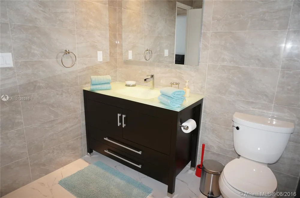 19370 COLLINS AV SEASONAL #1417 Sunny Isles Beach, FL 33160