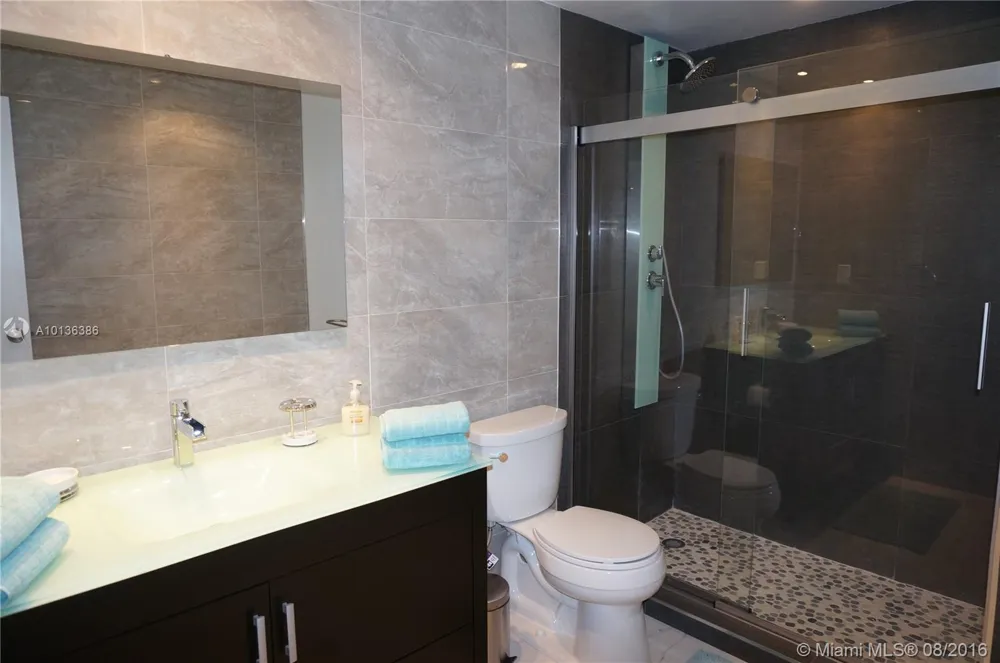 19370 COLLINS AV SEASONAL #1417 Sunny Isles Beach, FL 33160