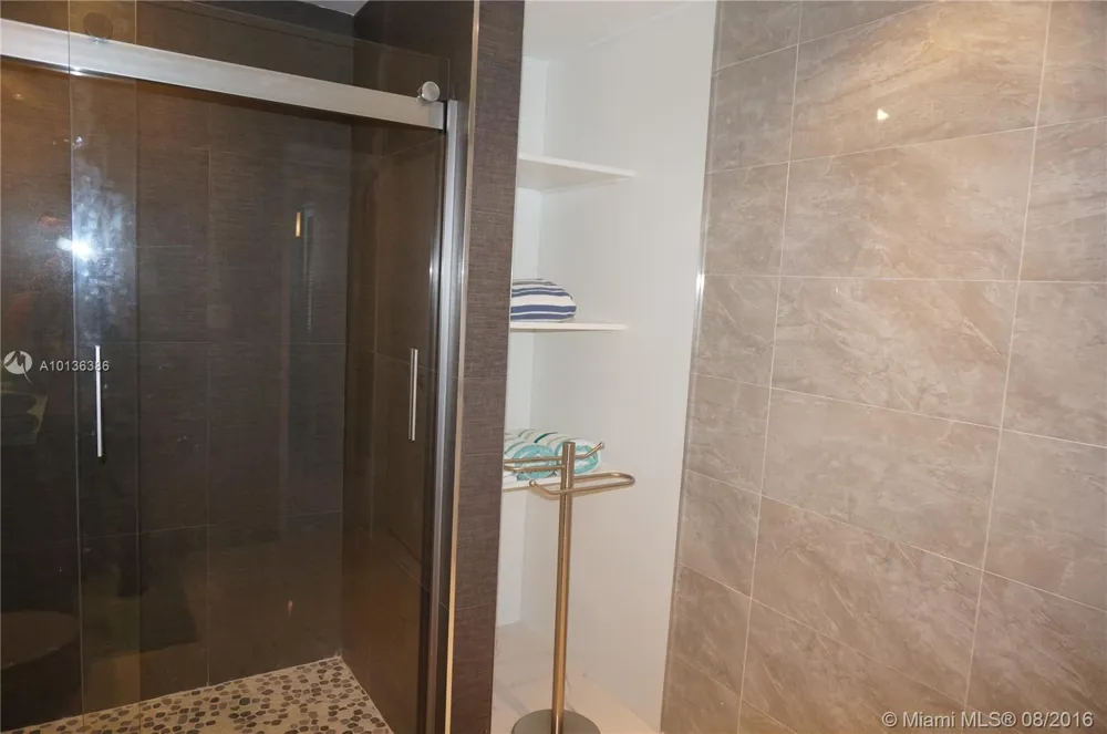 19370 COLLINS AV SEASONAL #1417 Sunny Isles Beach, FL 33160