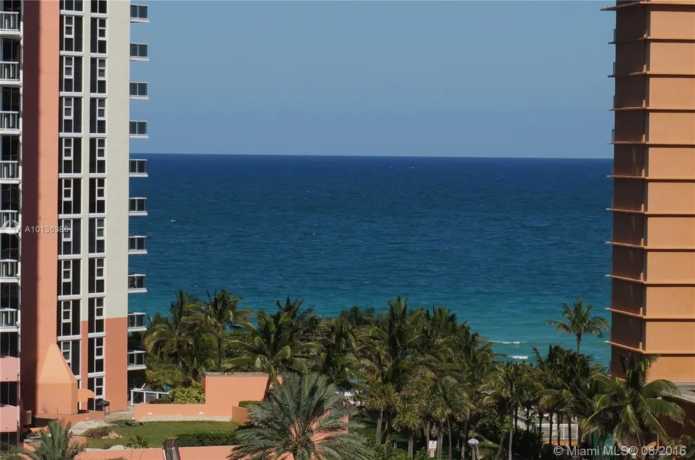 19370 COLLINS AV SEASONAL #1417 Sunny Isles Beach, FL 33160