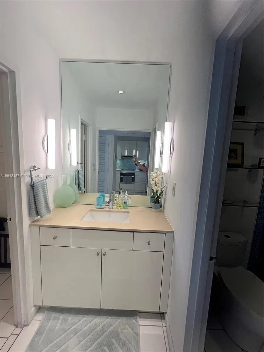 100 Lincoln Rd #1637 Miami Beach, FL 33139
