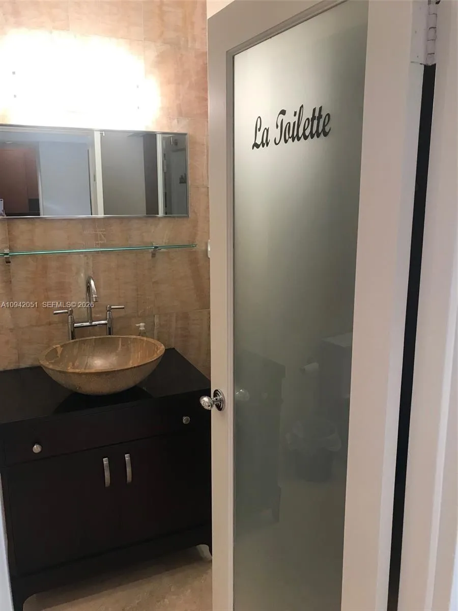 100 Lincoln Rd #716 Miami Beach, FL 33139