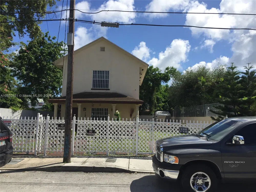 160 NW 27th St Miami, FL 33127