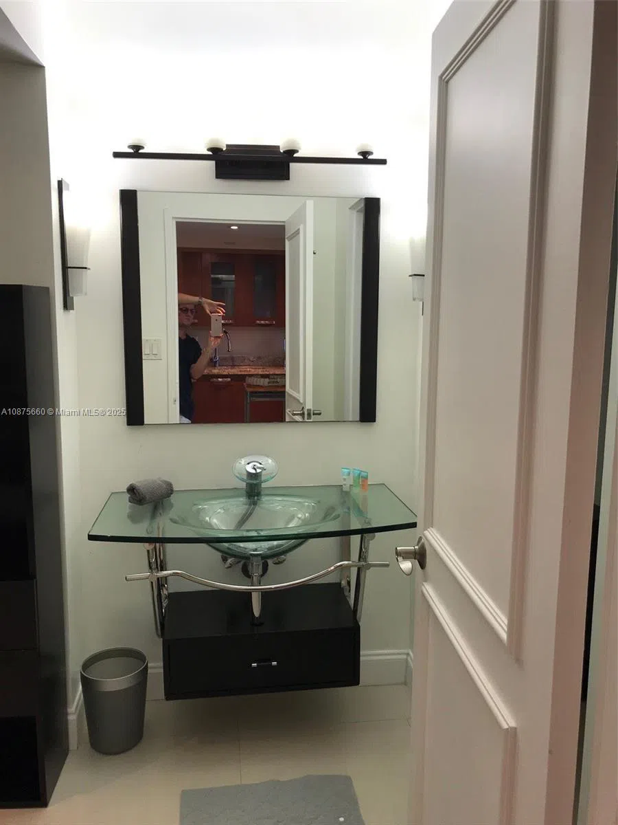 100 Lincoln Rd #1226 Miami Beach, FL 33139