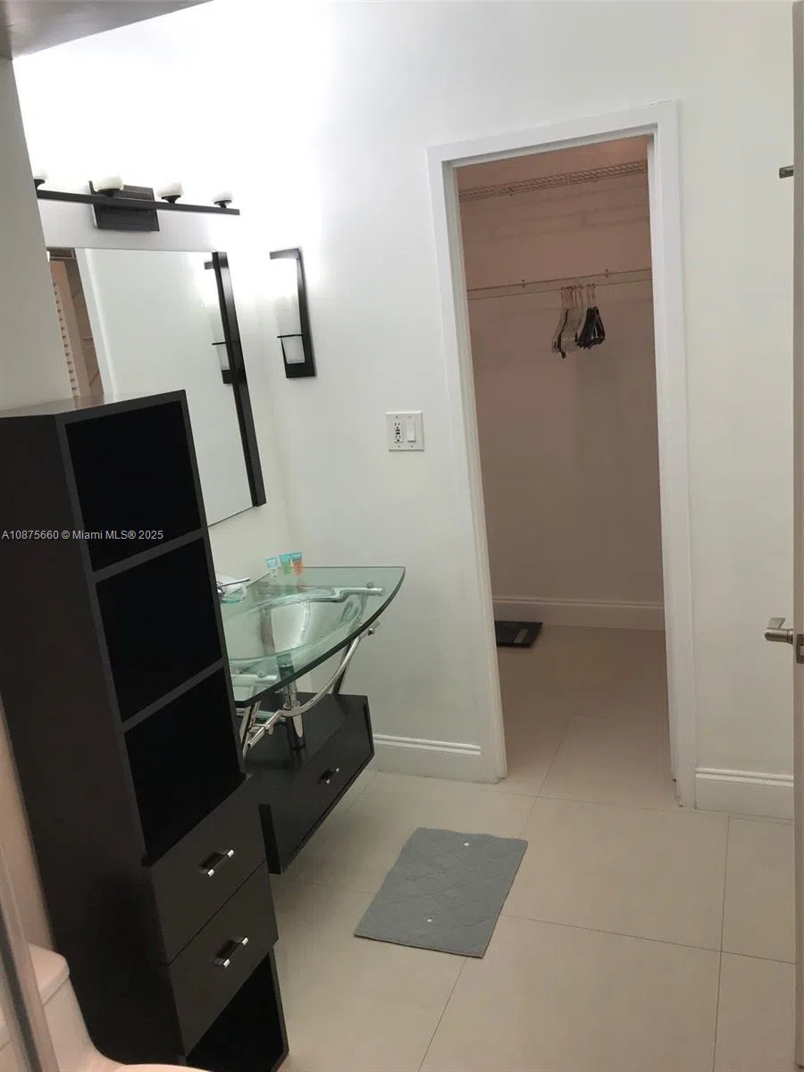 100 Lincoln Rd #1226 Miami Beach, FL 33139
