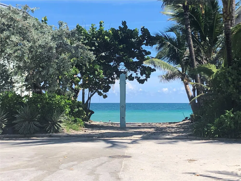 309 Oak St Hollywood, FL 33019