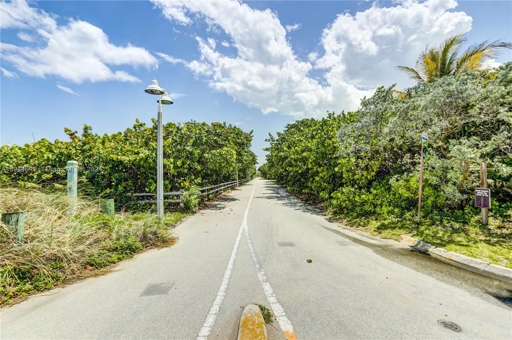 309 Oak St Hollywood, FL 33019