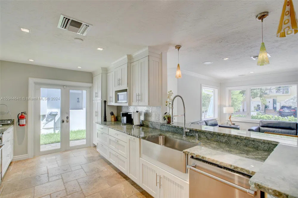 309 Oak St Hollywood, FL 33019