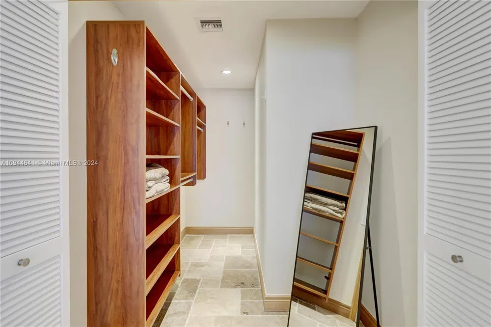309 Oak St Hollywood, FL 33019