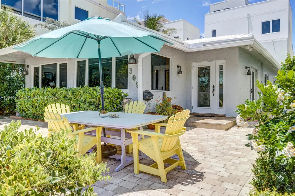 309 Oak St Hollywood, FL 33019
