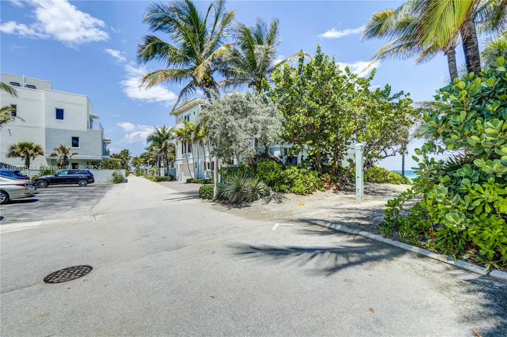 309 Oak St Hollywood, FL 33019