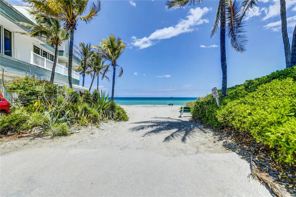 309 Oak St Hollywood, FL 33019