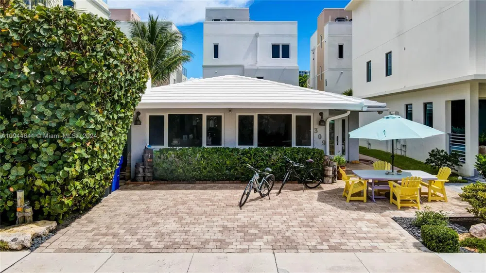 309 Oak St Hollywood, FL 33019