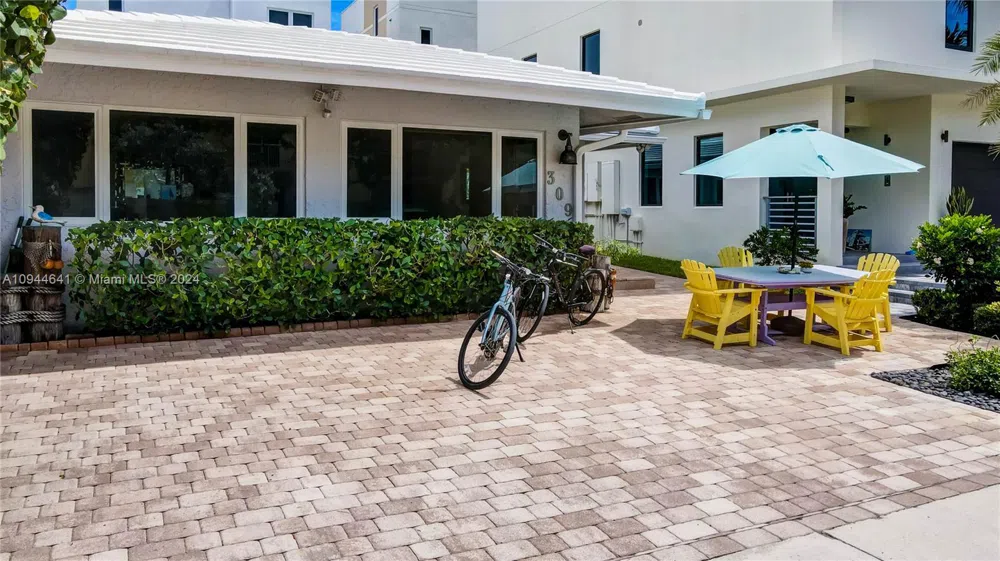 309 Oak St Hollywood, FL 33019