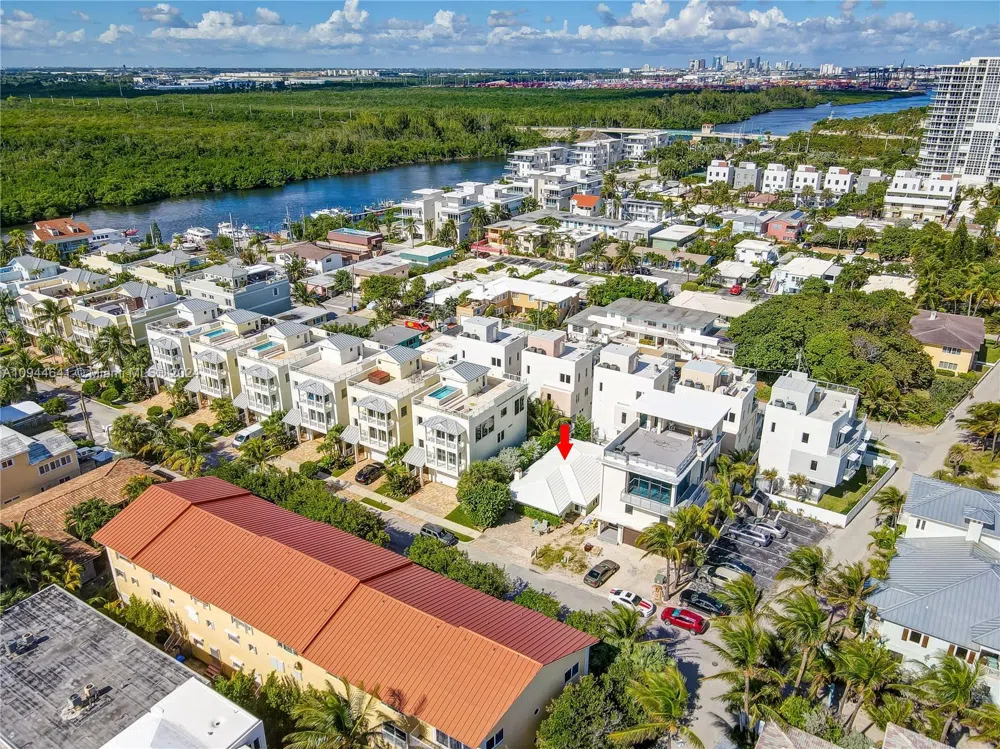 309 Oak St Hollywood, FL 33019