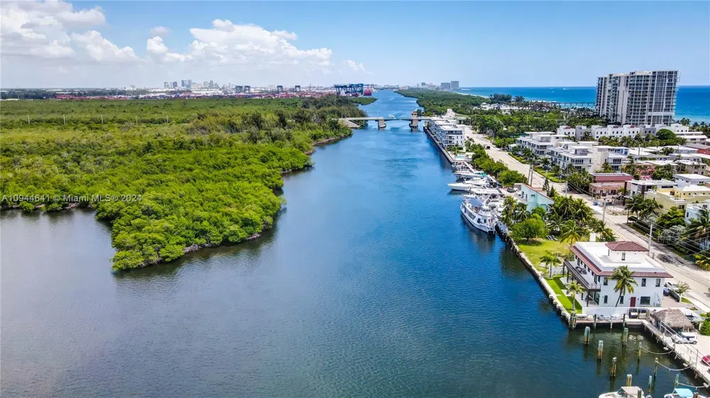 309 Oak St Hollywood, FL 33019