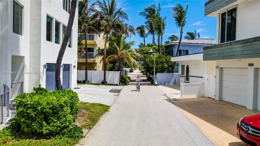 309 Oak St Hollywood, FL 33019