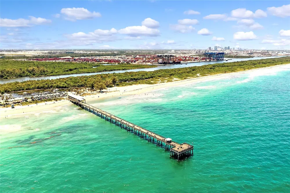 309 Oak St Hollywood, FL 33019