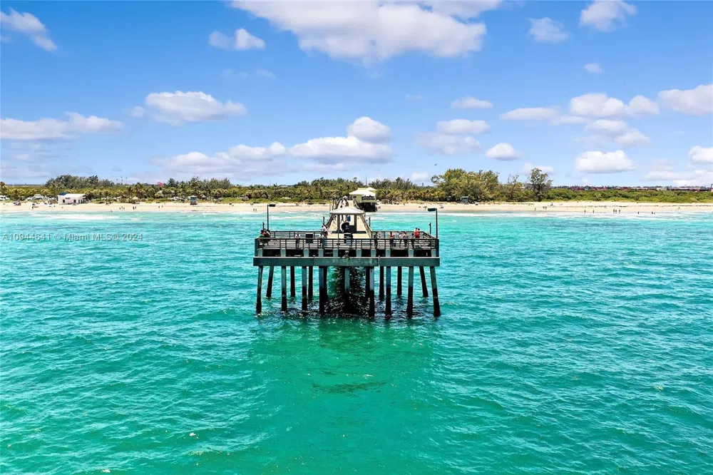 309 Oak St Hollywood, FL 33019