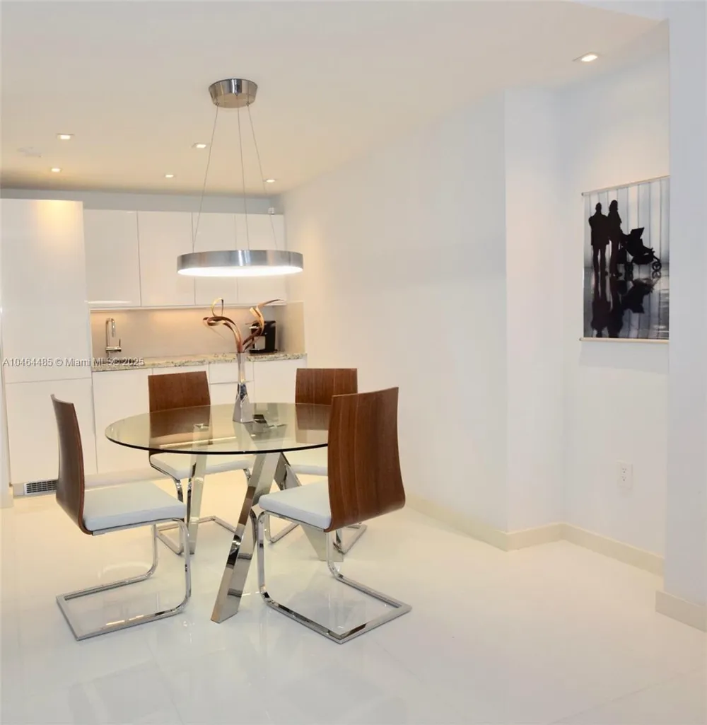 2301 Collins Ave #815/814 Miami Beach, FL 33139