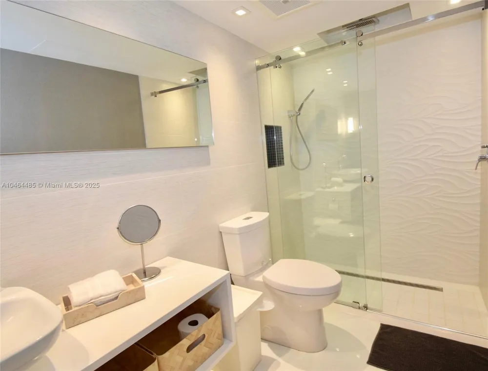 2301 Collins Ave #815/814 Miami Beach, FL 33139
