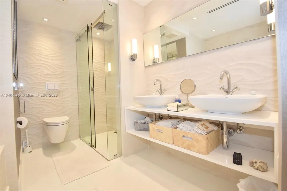 2301 Collins Ave #815/814 Miami Beach, FL 33139