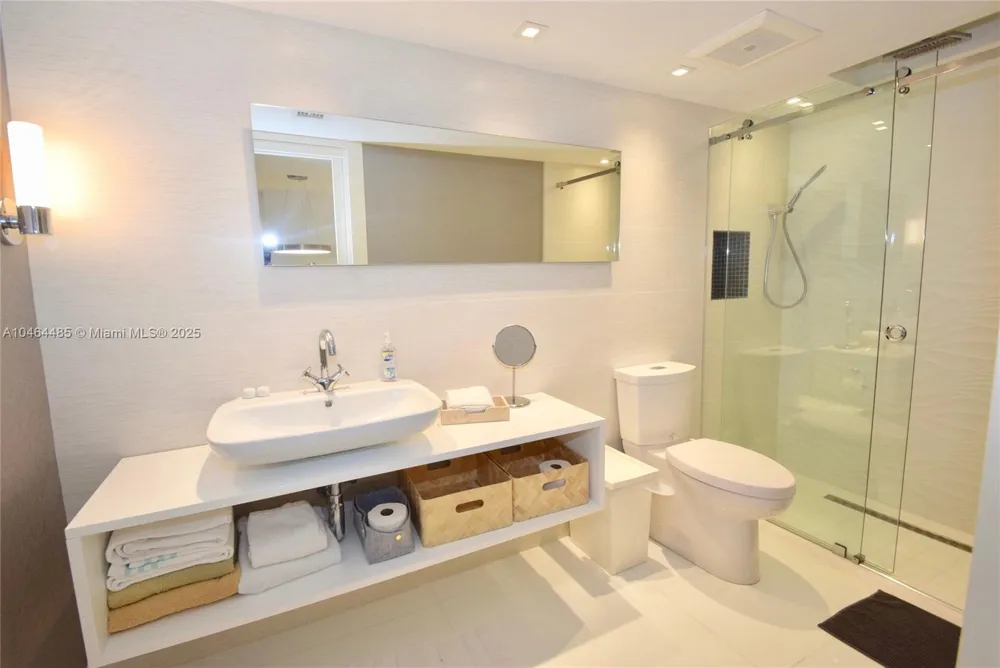 2301 Collins Ave #815/814 Miami Beach, FL 33139