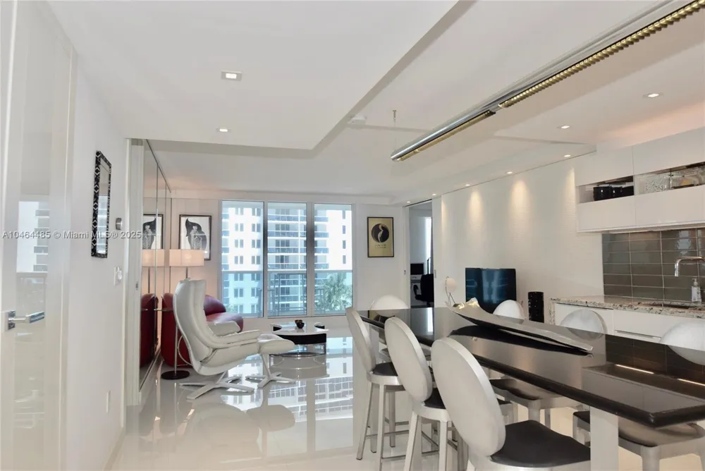 2301 Collins Ave #815/814 Miami Beach, FL 33139