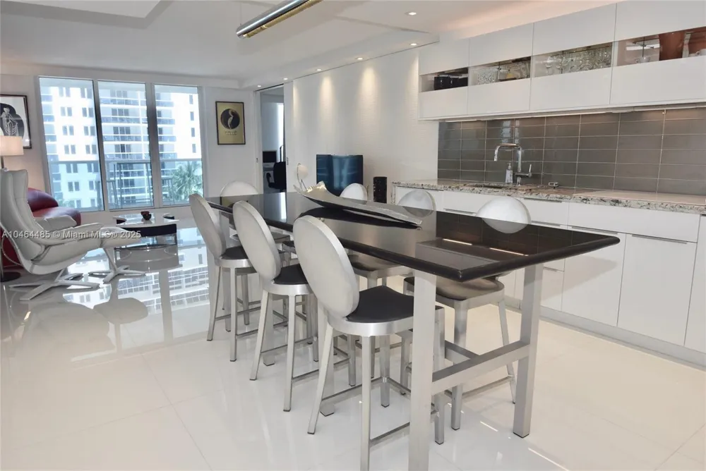 2301 Collins Ave #815/814 Miami Beach, FL 33139