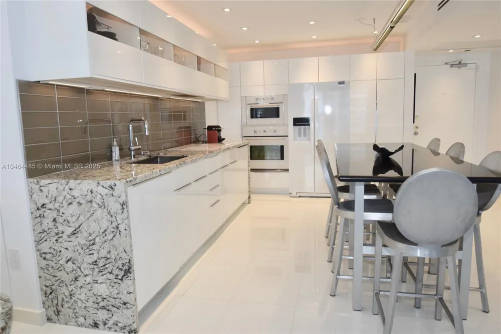 2301 Collins Ave #815/814 Miami Beach, FL 33139