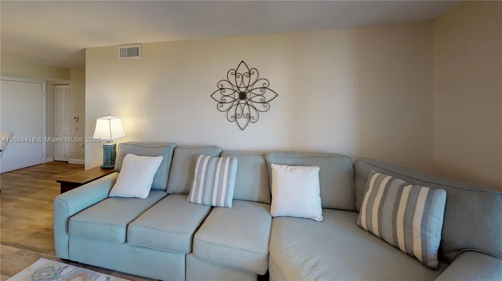 19701 E Country Club Dr #5606 Aventura, FL 33180