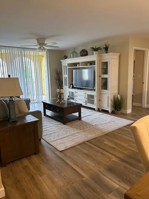 19701 E Country Club Dr #5606 Aventura, FL 33180