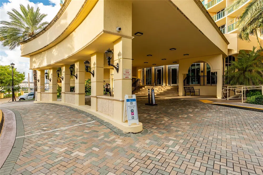 2501 S Ocean Dr #1617 (AVAILABLE) Hollywood, FL 33019