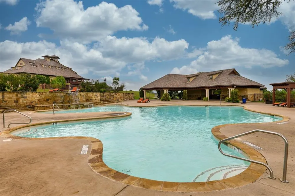 8001 SCOTSCRAIG DRIVE Cleburne, TX 76033