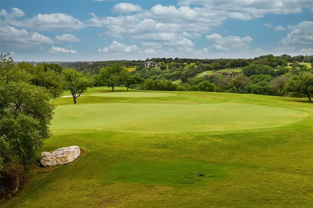 8001 SCOTSCRAIG DRIVE Cleburne, TX 76033