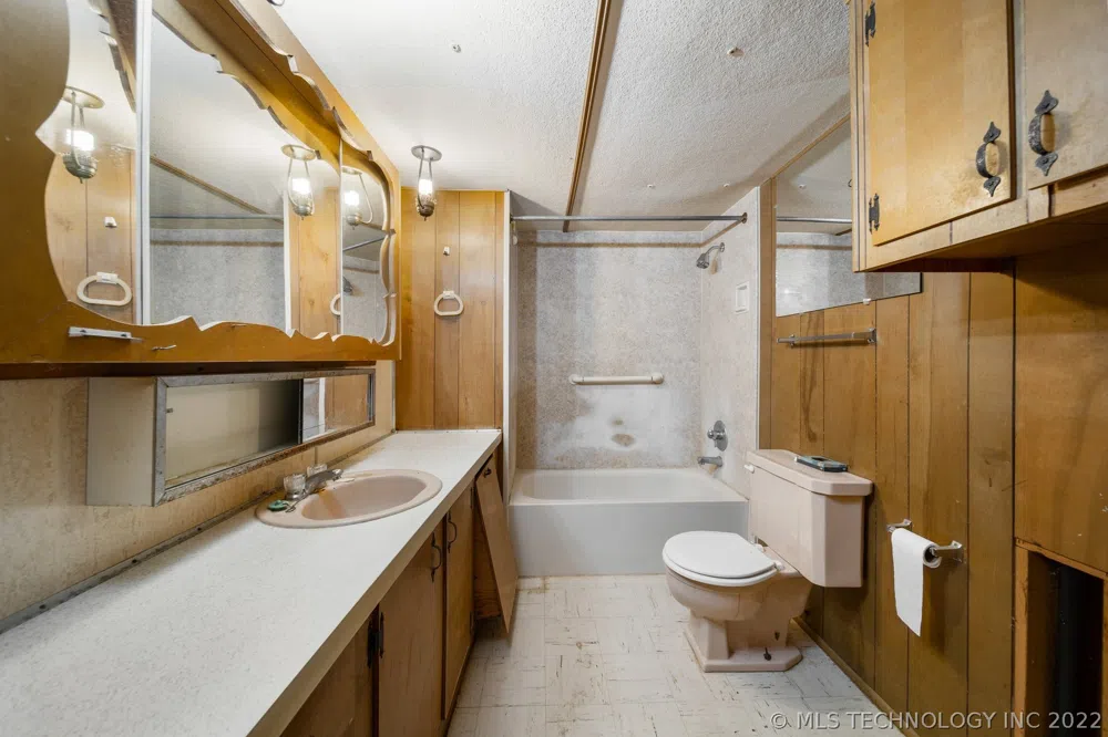912 S Freeman Avenue Hominy, OK 74035
