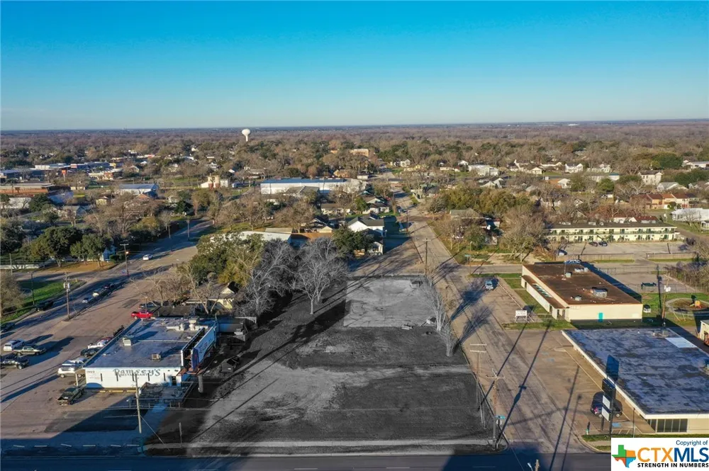 1407 NAVARR0 Victoria, TX 77904