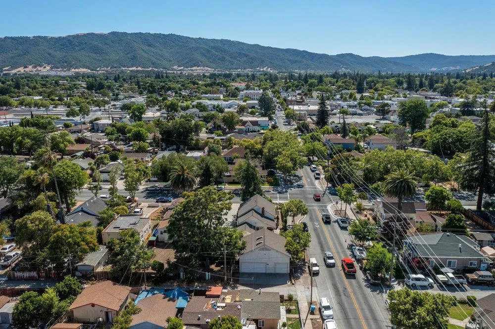 358 6th Street Gilroy, CA 95020