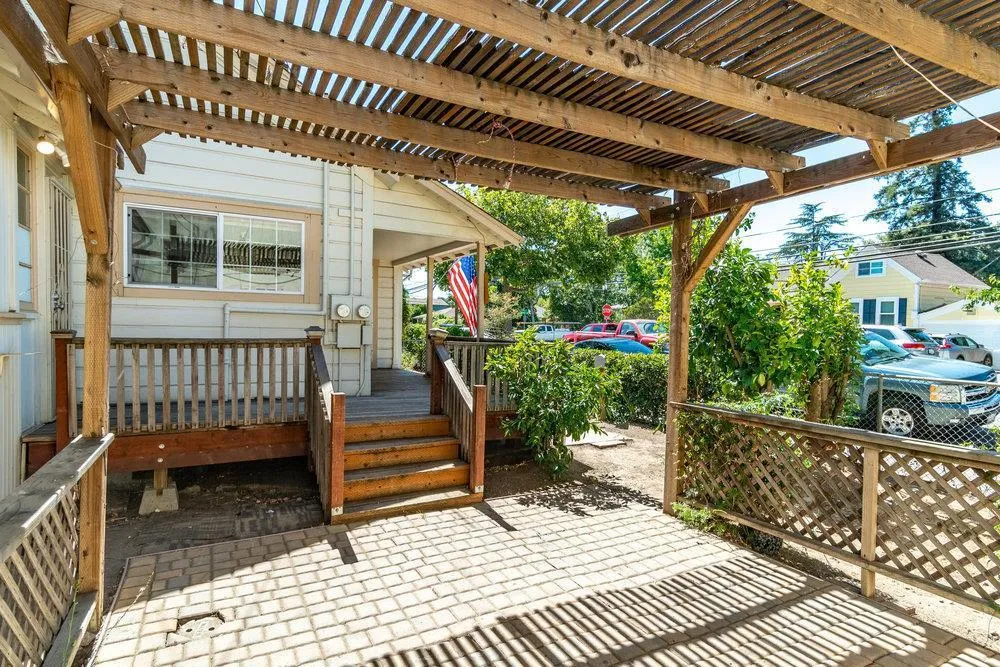 358 6th Street Gilroy, CA 95020