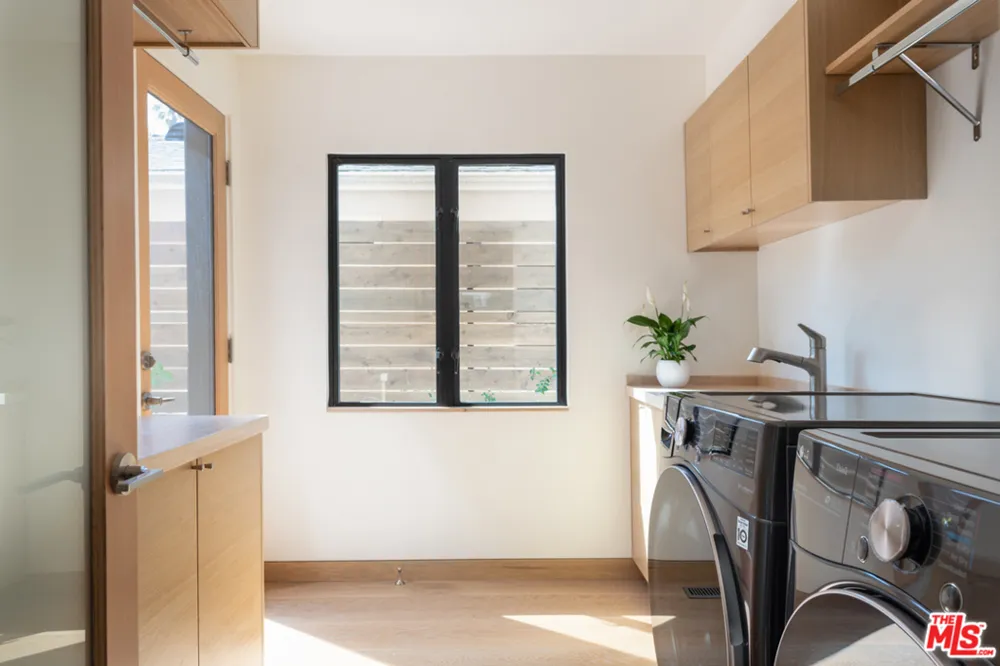 2412 Bryan Avenue Venice, CA 90291