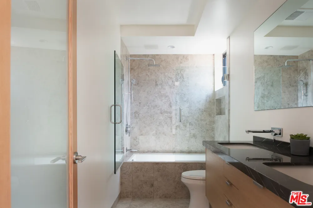 2412 Bryan Avenue Venice, CA 90291