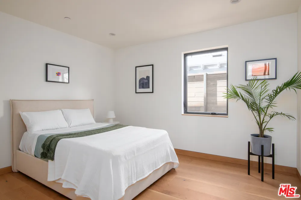 2412 Bryan Avenue Venice, CA 90291