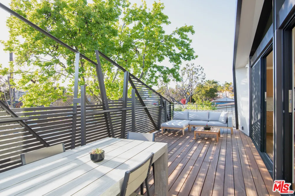 2412 Bryan Avenue Venice, CA 90291